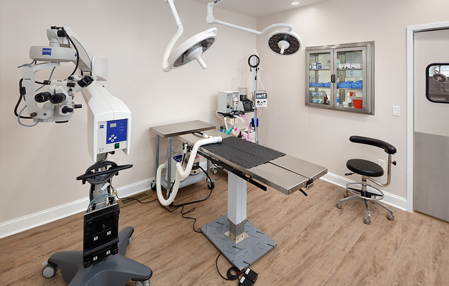 Operating room with Zeiss microscope Operating room with Zeiss microscope